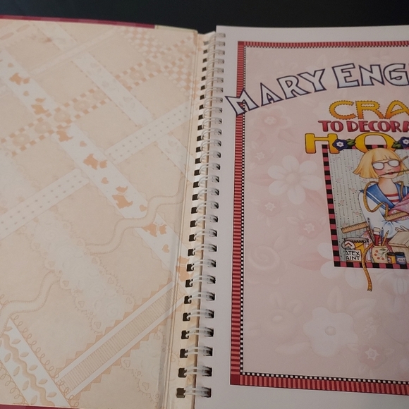 Mary Engelbreit Crafts To Decorate Your Home Hardcover Spiral 1999 First Edition - Picture 4 of 6